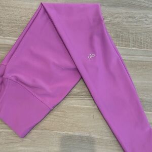 ALO Yoga High-Rise Leggings in Bright Lilac Pink